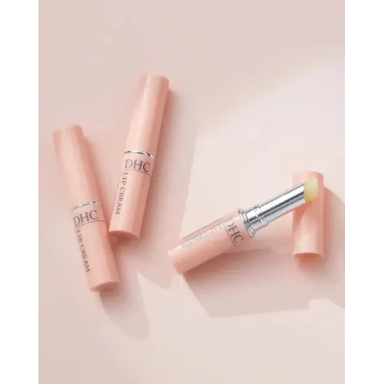 DHC مرطب شفاه ياباني بمستخلص زيت الزيتون (1.5 مل) DHC مرطب شفاه ياباني بمستخلص زيت الزيتون (1.5 مل)