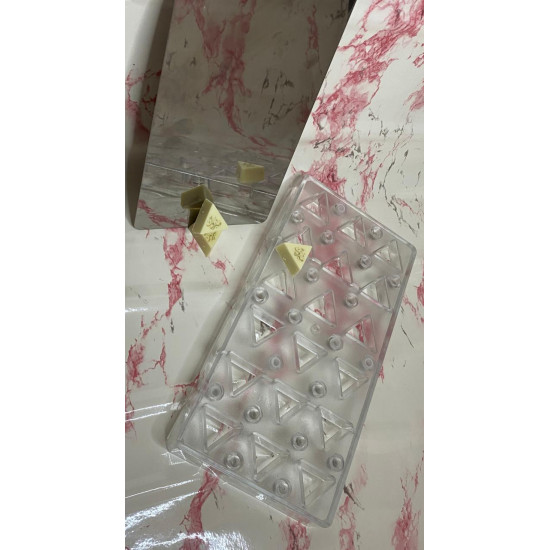 قالب ممغنط مثلث