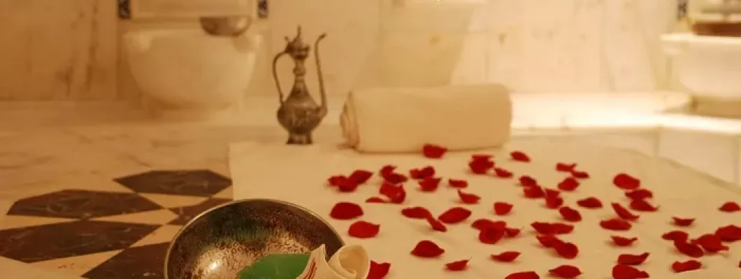 فوائد الحمّام المغربي للبشرة والجسم: تنظيف، تقشير، وتجديد