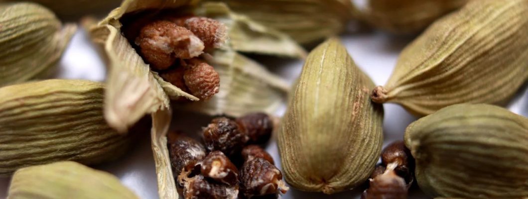 لنكهة فاخرة وفوائد متعددة: إليك طرق اختيار اجود انواع الهيل