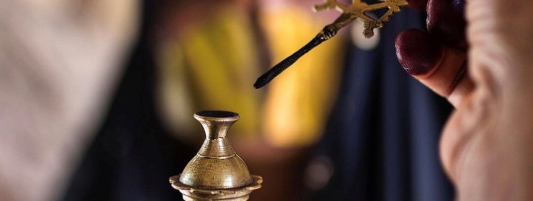 فوائد كحل الاثمد للعين: يمنحك مظهرًا ساحرًا وعلاجًا طبيعيًا