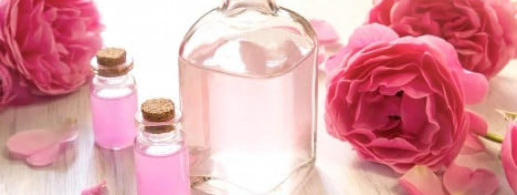 5 أسرار لاستخدام ماء الورد في نضارة وجمال البشرة العربية