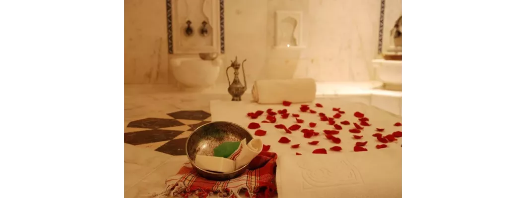 فوائد الحمّام المغربي للبشرة والجسم: تنظيف، تقشير، وتجديد