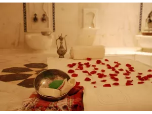 فوائد الحمّام المغربي للبشرة والجسم: تنظيف، تقشير، وتجديد فوائد الحمّام المغربي للبشرة والجسم: تنظيف، تقشير، وتجديد