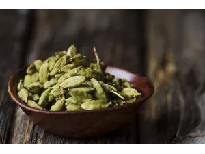 فوائد الهيل الصحية المدهشة: التوابل الصغيرة ذات الأثر الكبير