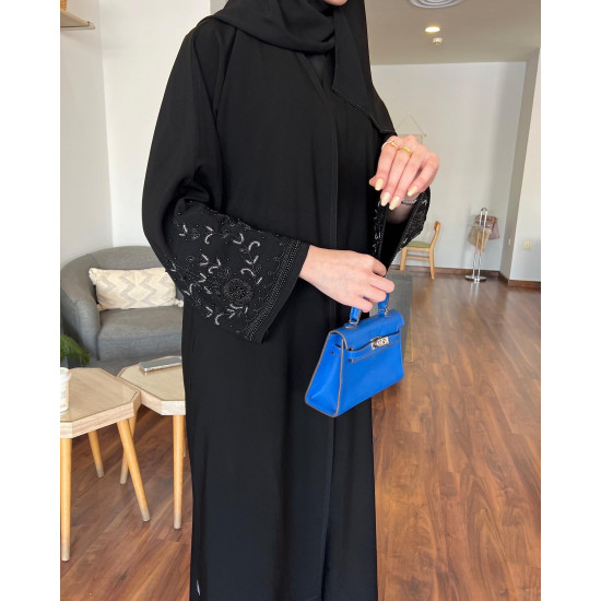 عباية 00461 أنيقة بكم تطريز يدوي باللول والخرز الياباني 