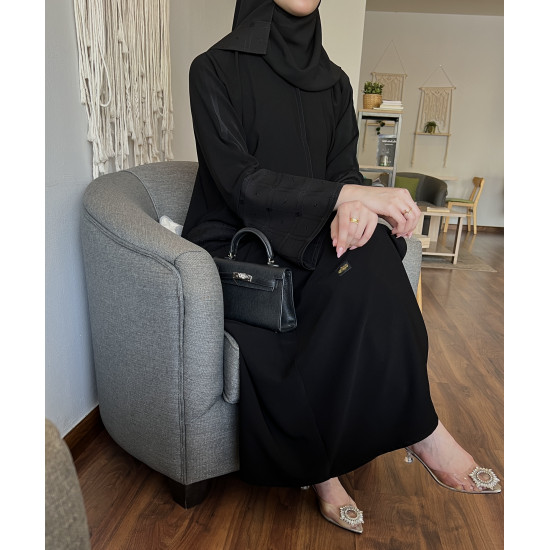 عباية 00462 عملية مع جيوب أمامية