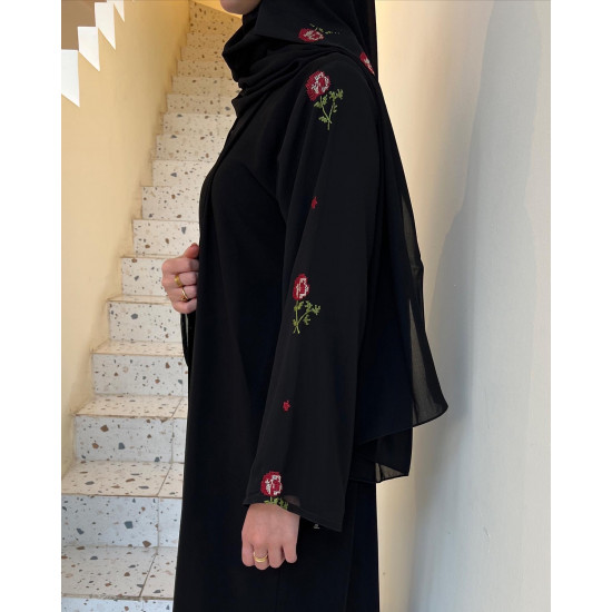 عباية 00470 بخامة كريب ملكي سواد فاحم مع كم مريح بتطريز السدو