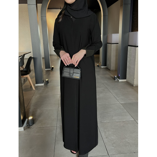 عباية  00488 كريب ملكي سواد فاحم بأكمام جوخ زيتي