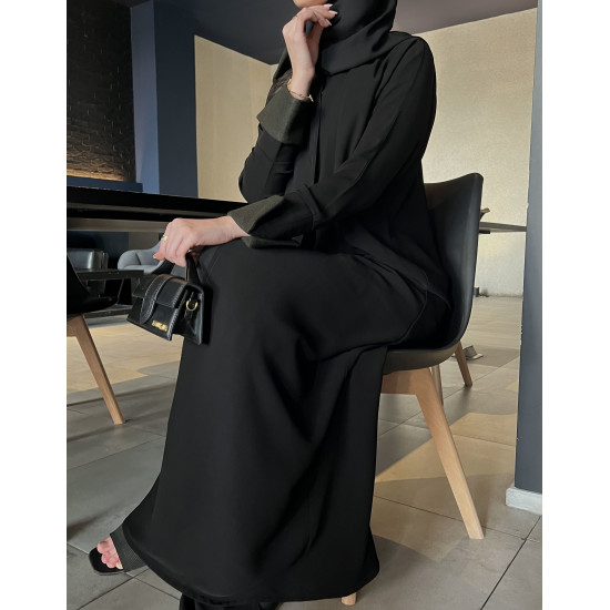 عباية  00488 كريب ملكي سواد فاحم بأكمام جوخ زيتي