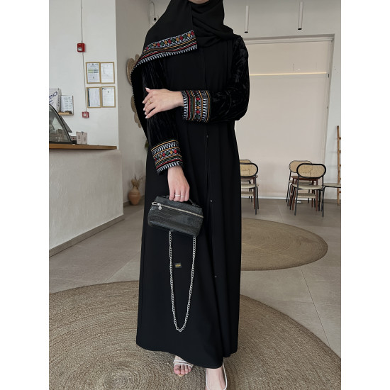 عباية  00562 مميزة بأكمام مخمل أسود مع تطريز السدو 
