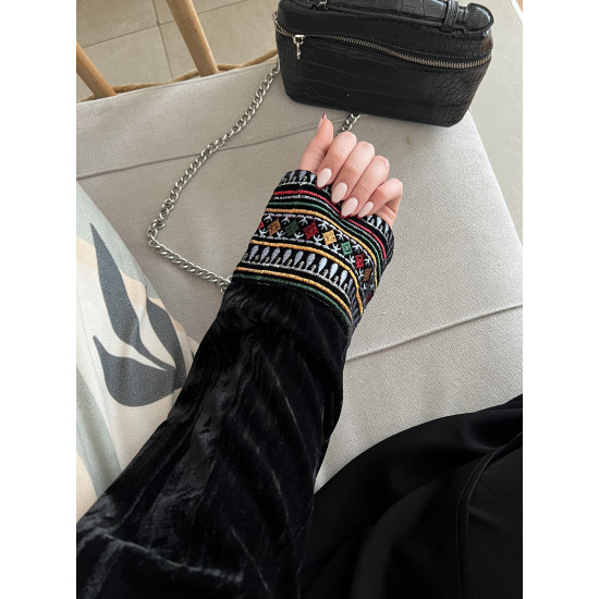 عباية  00562 مميزة بأكمام مخمل أسود مع تطريز السدو 