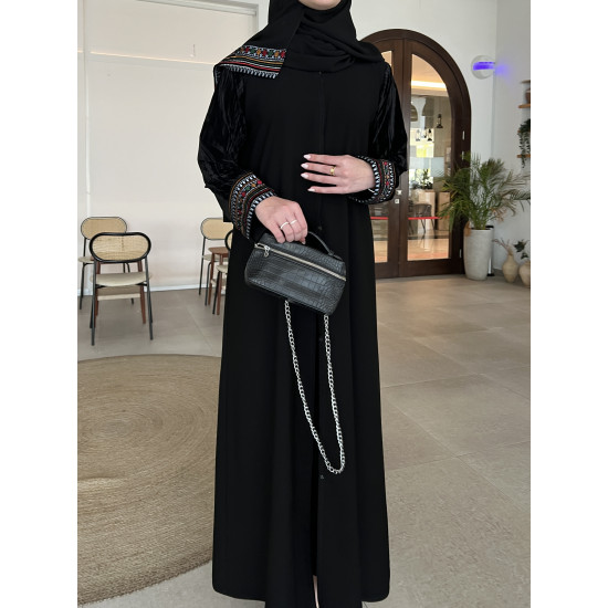 عباية  00562 مميزة بأكمام مخمل أسود مع تطريز السدو 