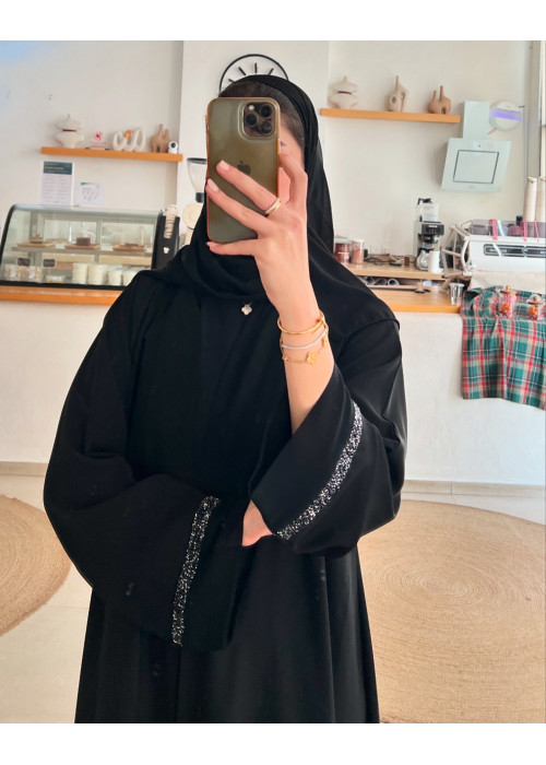 عباية  00579 أنيقة مع شك وتطريز على الأكمام والطرحة