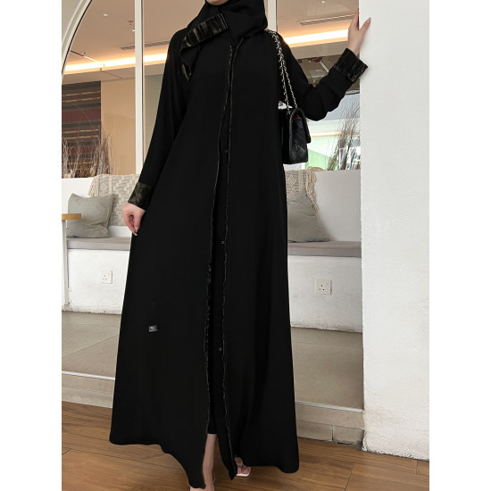 عباية 00619 كريب ملكي سواد فاحم بكم مقلوب بالمخمل الزيتي 