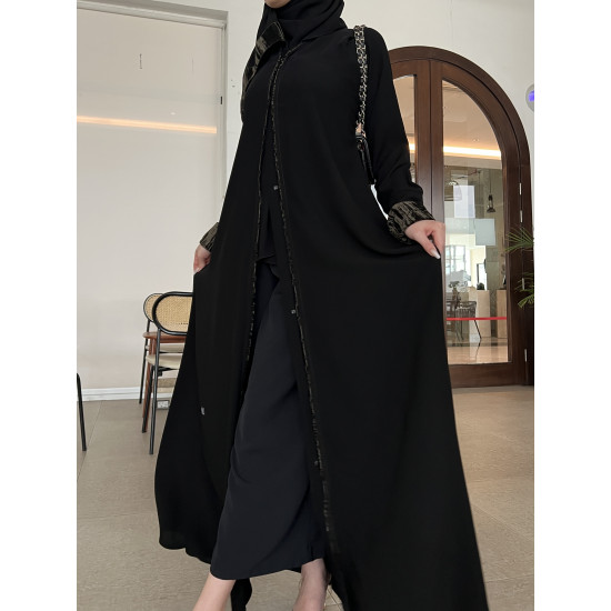 عباية 00619 كريب ملكي سواد فاحم بكم مقلوب بالمخمل الزيتي 