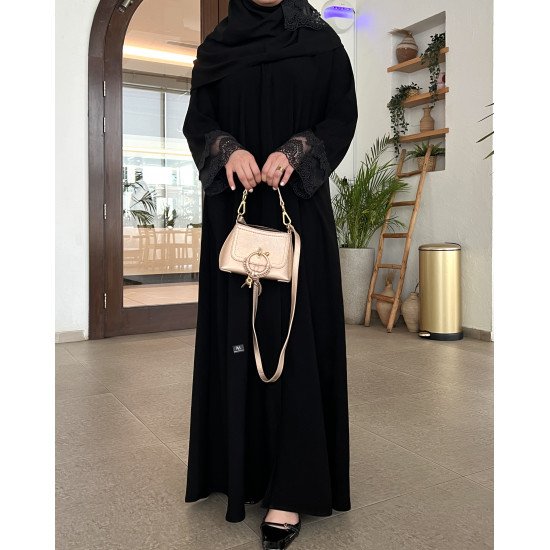 عباية  00620 أنيقة ورسمية بخامة كريب سواد فاحم