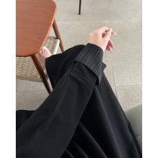 عباية  00613 عملية ورسمية بخامة كريب ملكي سواد فاحم