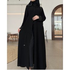 عباية  00613 عملية ورسمية بخامة كريب ملكي سواد فاحم