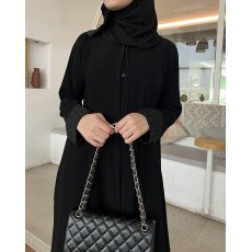 عباية  00613 عملية ورسمية بخامة كريب ملكي سواد فاحم