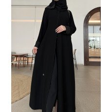 عباية  00613 عملية ورسمية بخامة كريب ملكي سواد فاحم