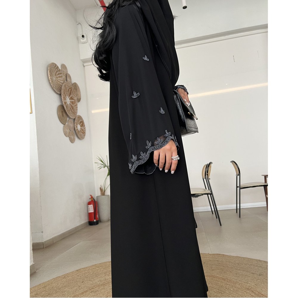 عباية  00617 أنيقة مع شك وتطريز يدوي بالخرز الرمادي على الأكمام والطرحة