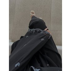 عباية  00617 أنيقة مع شك وتطريز يدوي بالخرز الرمادي على الأكمام والطرحة