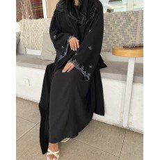 عباية  00617 أنيقة مع شك وتطريز يدوي بالخرز الرمادي على الأكمام والطرحة
