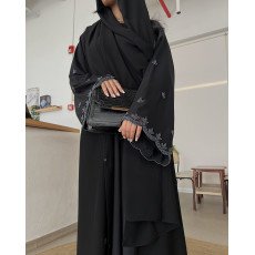 عباية  00617 أنيقة مع شك وتطريز يدوي بالخرز الرمادي على الأكمام والطرحة