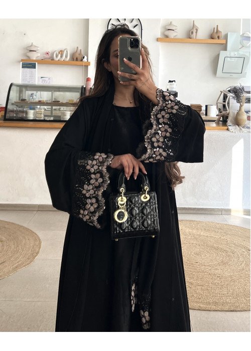 عباية 00621 أنيقة مع شك وتطريز يدوي على الأكمام والشيلة