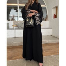 عباية 00621 أنيقة مع شك وتطريز يدوي على الأكمام والشيلة