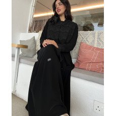 عباية 00622 أنيقة مع تدخيلة الدانتيل الفرنسي بخامة كريب سواد فاحم