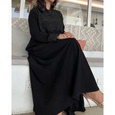 عباية 00622 أنيقة مع تدخيلة الدانتيل الفرنسي بخامة كريب سواد فاحم