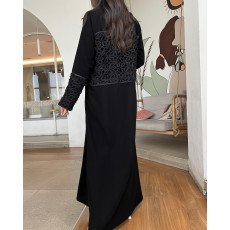 عباية 00623 أنيقة مع تدخيلة الجوبير بخامة كريب سواد فاحم