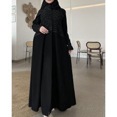 عباية 00623 أنيقة مع تدخيلة الجوبير بخامة كريب سواد فاحم