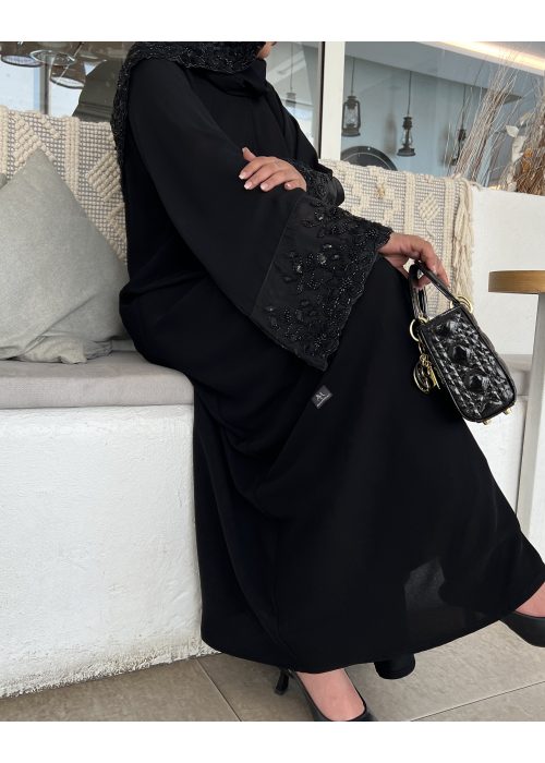 عباية  00625 مميزة مع شك وتطريز يدوي بالخرز الأسود على الأكمام والطرحة