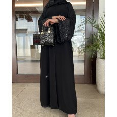 عباية  00625 مميزة مع شك وتطريز يدوي بالخرز الأسود على الأكمام والطرحة
