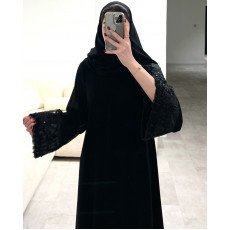 عباية  00625 مميزة مع شك وتطريز يدوي بالخرز الأسود على الأكمام والطرحة