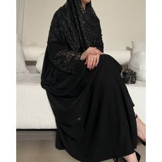 عباية بقصة بحريني بخامة كريب على حرير مناسب للصيف