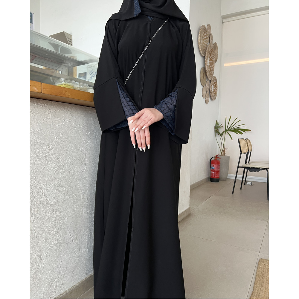 عباية  00641  ناعمة وعملية بخامة كريب سواد فاحم