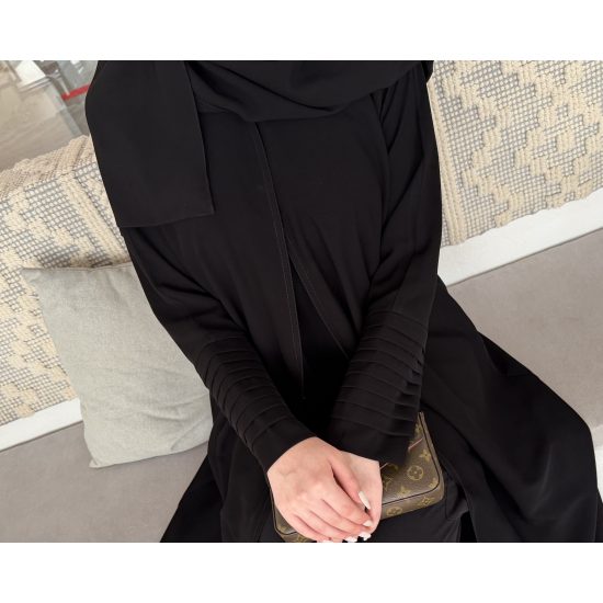 عباية  00654عملية ورسمية بخامة كريب ملكي سواد فاحم