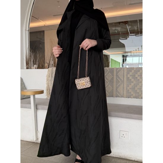 عباية  00655 يومية ورسمية بقصة بليزر وخامة كريب جاكار صيفي 
