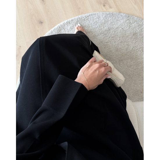 عباية  00663 أنيقة ورسمية بخامة كريب سواد فاحم