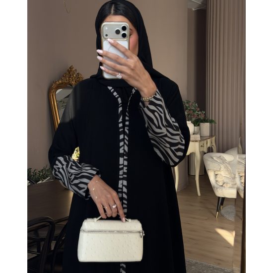 عباية 00665 أنيقة وناعمة بقصه A عباية 00665 أنيقة وناعمة بقصه A