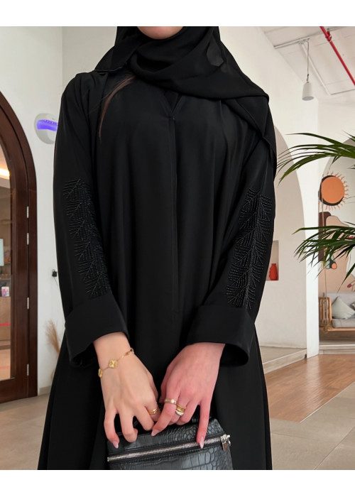 عباية  00528 ناعمة كريب ملكي مع تطريز يدوي في الأكمام 