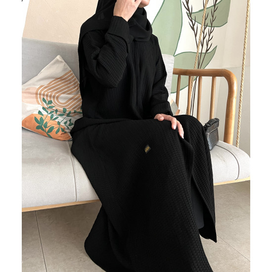 عباية  00536 يومية وعملية بخامة كريب أسود بأسود