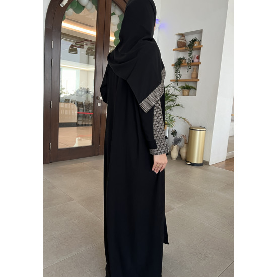 عباية  00553 يومية وعملية بخامة كريب ملكي 