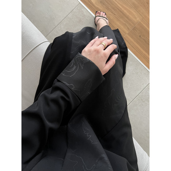 عباية  00560 يومية وراقية بقصة بليزر وخامة الكريب ملكي 