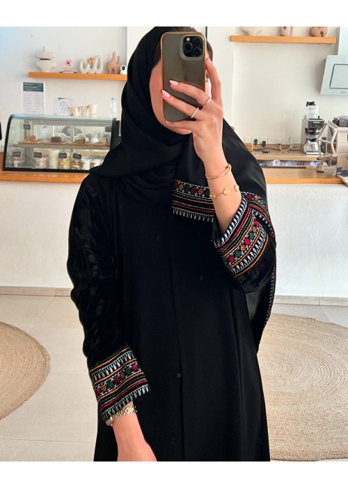 عباية  00562 مميزة بأكمام مخمل أسود مع تطريز السدو 