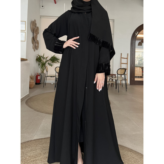 عباية  00567 كريب سواد فاحم بكم مقلوب بالمخمل الأسود 